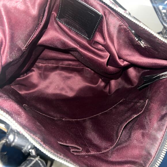 This is a Coach Poppy Signature Tote bag in gray sateen with black patent leathe - Picture 4 of 4